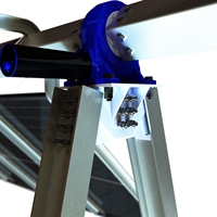 Nouveau suivi solaire à axe unique auto-équilibré/Tracker solaire avec un Type de jambe de force par ancre de terre, combinaison d'entraînement de pivotement PV Bifacial