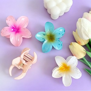 Pince à cheveux en forme de fleur de frangipanier en gelée, transparente en acrylique, style hawaïen, pince requin, accessoire floral pour cheveux d'été pour femme - Product Image 6