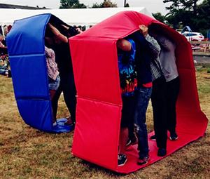 Jeux de Team Building pour Adultes : Compétition de Course sur Pistes de Chenilles et de Tanks Humains - Product Image 2