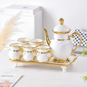 Ensemble de café et de thé en porcelaine de luxe au design européen avec bordure dorée, théière et plateau, respectueux de l'environnement - Product Image 5