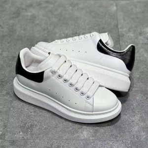 Chaussures de sport décontractées de luxe pour hommes et femmes McQueens 2026, de haute qualité, robustes, pour la course et la marche, à lacets, avec empeigne en maille légère, pour l'automne - Product Image 6