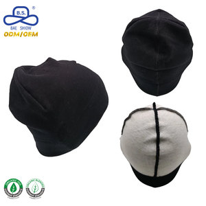 Casquette de cyclisme classique unie noire personnalisée OEM ODM pour hommes et femmes, idéale pour les sports d'hiver et à porter sous un casque - Product Image 1