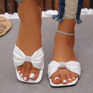 รองเท้าแตะสไลด์ผู้หญิงประดับโบว์หลากสีและคริสตัล ปี <span class=keywords><strong>2026</strong></span> แบบเปิดนิ้วเท้า ส้นแบน สวมใส่สบาย เหมาะสำหรับใส่ลำลองในช่วงฤดูร้อน วันหยุดพักผ่อน และแฟชั่นทั่วไป - Product Image 4