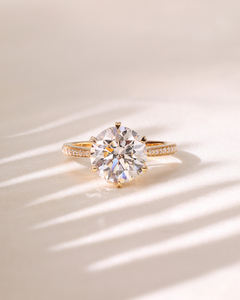 Anillo de Diamante Cultivado en Laboratorio con Corte Brillante de Forma Redonda Moderna, Certificado por IGI, Joyería Sostenible de Alta Calidad para Mujer - Product Image 3