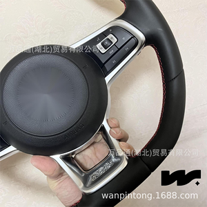 Volant sport en fibre de carbone sur mesure pour VW <span class=keywords><strong>Golf</strong></span> <span class=keywords><strong>7</strong></span> 8 MK7 GTI avec affichage LED de changement de vitesse et revêtement en cuir <span class=keywords><strong>Alcantara</strong></span> - Product Image 4