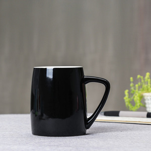 แก้วเซรามิกสีแดงล้วนพร้อมฝาและช้อนสำหรับดื่มชาหรือนมในออฟฟิศ - Product Image 2