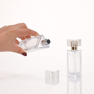 Alta Qualidade Triangular Prism 30ml 45ml Triângulo Vidro Perfume Garrafas Lid & Pump Pulverizador Atacado - Product Image 3