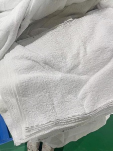 مناشف قطنية بيضاء من الألياف الدقيقة مناشف بيضاء صناعية للبيع بالجملة من قطن 100% مناشف قطنية مستعملة مغسولة ومعقمة - Product Image 2