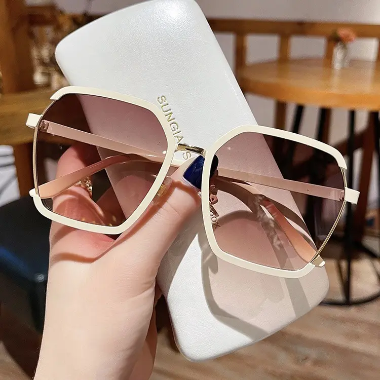 Yeni tasarım lüks yarım çerçeve gözlük trendy shades güneş gözlüğü yüksek kalite toptan güneş gözlükleri kadınlar