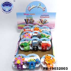 Bracelet à claquer en silicone mignon Flybear en forme de <span class=keywords><strong>dinosaure</strong></span> pour enfants, bracelet à claquer en silicone imprimé avec un <span class=keywords><strong>beau</strong></span> <span class=keywords><strong>dinosaure</strong></span> - Product Image 2