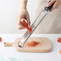 Premium Zester Rasp met roestvrijstalen mes, kaas- en citroenschiller, kaassnijder met soft-touch handvat