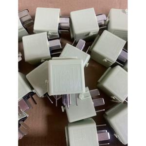 Relais Tyco Electronics 61368373700 12V 15A pour remplacement de la pompe de gonflage de suspension pneumatique BMW X3 X5 - Product Image 3