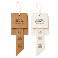 Étiquettes suspendues personnalisées en carton pour jeans, avec code-barres, cordon en coton, impression UV, découpées sur mesure, formes personnalisées, pour usage intérieur - Respectueuses de l'environnement