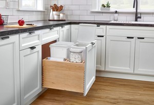 Poubelle coulissante contemporaine en bois pour armoire de cuisine avec support de fixation inférieur - Product Image 2