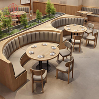 Ensemble de table et chaises minimalistes en bois massif avec revêtement en cuir pour café, cafétéria, hôtel, mobilier commercial