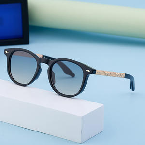 Gafas de sol cuadradas de moda ZS-98169 para mujer, protección UV400, lentes de PC, negro, dorado, degradado gris, protección solar para viajes - Product Image 2