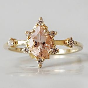 Anillo de Compromiso Chapado en Oro Rosa de 14K con Halo de Morganita Tallada en Crush Cut y Diamantes Alrededor del Anillo de Bodas - Product Image 6