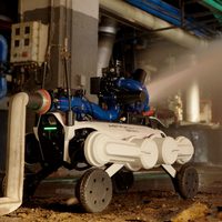 Robot chien intelligent sans fil étanche télécommandé avec transmission d'image pour inspection, sauvetage d'urgence et lutte contre les incendies en extérieur