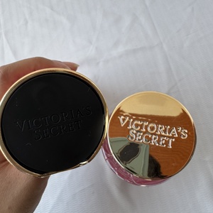 ชุดน้ำหอมและโลชั่นกลิ่นดอกไม้โรแมนติก วิคตอเรีย ซีเคร็ท น้ำหอมแท้สำหรับผู้หญิง ขายส่ง - Product Image 3