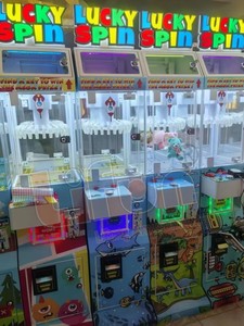 Lifun Amusement Business Mini Gamer Spin Lucky Spin-N-Drop Clip Prize <strong>Game</strong> <strong>Machine</strong> with Prize Locker Portable Claw Doll Grabber - Product Image 2