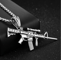 Collier pendentif de fusil en acier inoxydable rétro européen américain pour hommes chaîne en alliage à la mode accessoire de vêtements de fête à la mode