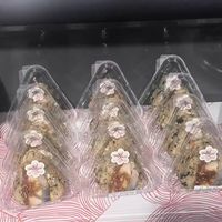 Nouvelle boîte à sushi jetable transparente épaissie avec couvercle, boîte à onigiri pour riz violet à emporter, boîte d'emballage triangulaire