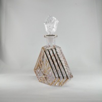 Bouteille à whisky en verre à esthétique géométrique, clarté haute définition pour la décoration de bar à domicile de luxe