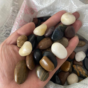 Hoogwaardige gepolijste kiezelsteentjes voor tuinlandschapsarchitectuur, aquariumdecoratie, paden; zwart, wit en meerkleurige stenen - Product Image 4