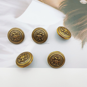 Mới phong cách Anh lá chắn kim loại nút áo len phù hợp với tay khâu nút Huy hiệu áo đồng phục trang trí nút sư tử vàng - Product Image 1