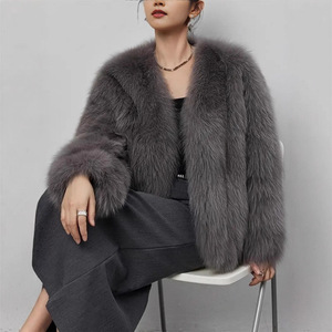 Manteau court en fausse fourrure à col en V, style européen et américain, fourrure de renard artificielle, peluche moelleuse, vêtements pour femmes - Product Image 4