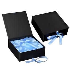 Boîte cadeau pliable magnétique en carton de luxe avec logo personnalisé, gaufrage, emballage haut de gamme - Product Image 1