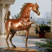 Sculpture de cheval creux en métal