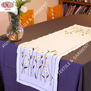 Venta al por mayor de manteles multicolores de animales florales bordados a mano para la decoración del hogar elegante para mejorar el diseño de interiores - Product Image 1
