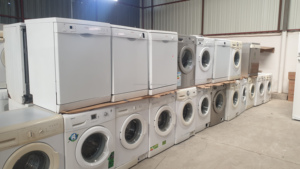 Lave-linge automatique à chargement frontal <span class=keywords><strong>d</strong></span>'<span class=keywords><strong>occasion</strong></span> - Acier inoxydable, excellent état, capacité 5.67.0kg, utilisation extérieure, <span class=keywords><strong>machine</strong></span> à <span class=keywords><strong>laver</strong></span> usagée - Product Image 3