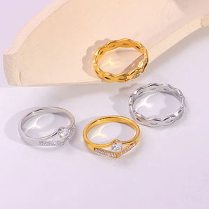 Vente <span class=keywords><strong>en</strong></span> gros Bagues solitaires <span class=keywords><strong>en</strong></span> acier inoxydable plaqué or 18 carats avec zircon cubique CZ Bijoux de couleur à la mode pour femmes - Product Image 4