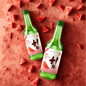 Soju coreano clásico con refrescante sabor a sandía Him 360ml Soju en una botella de licor vibrante Ingrediente de alcohol primario - Product Image 2