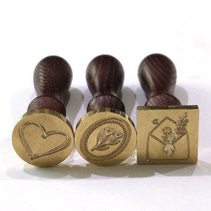 Kits de sceau de <span class=keywords><strong>cire</strong></span> Vintage manche en bois Invitations de mariage carte timbres de sceau de <span class=keywords><strong>cire</strong></span> avec initiales et Logo personnalisés pour la décoration d'enveloppe - Product Image 1