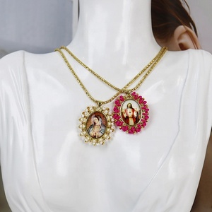 Collier pendentif plaqué or 18 carats Colarmix de haute qualité avec breloque Jésus et Vierge Marie pour femme/unisexe, idéal pour cadeau ou soirée - Product Image 2