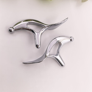 Nouveauté : Outil de massage en forme d'hirondelle triangulaire en métal, design ergonomique, planche à gratter manuelle - Product Image 6