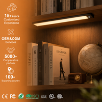 Bande lumineuse de capteur de conception moderne ultra-mince auto-adhésive magnétique pour armoire et armoire à vin Source LED