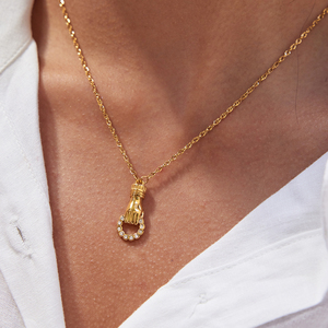 जे एंड डी डिजाइनर 18k गोल्ड प्लेट स्टेनलेस स्टील हार क्लासिक गैंडा कार्यात्मक दोस्ती हाथ डिजाइन हार - Product Image 1