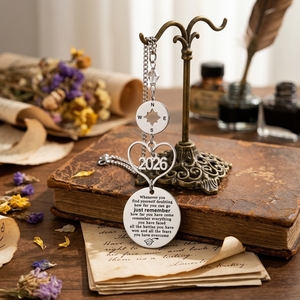 Regalo per la stagione delle lauree: <span class=keywords><strong>ciondolo</strong></span> a forma di cuore <span class=keywords><strong>con</strong></span> <span class=keywords><strong>bussola</strong></span> in acciaio inossidabile e catena in bambù - Product Image 5