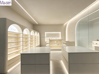 Conception d'intérieur complète pour magasin de cosmétiques sur mesure : mobilier, armoire murale LED, comptoir îlot, bureau de réception