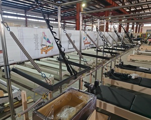 LUMINE Cadillac de Pilates multifonctionnel en érable robuste, avec système de résistance réglable et <span class=keywords><strong>trapeze</strong></span> complet, pour tous niveaux - Product Image 4
