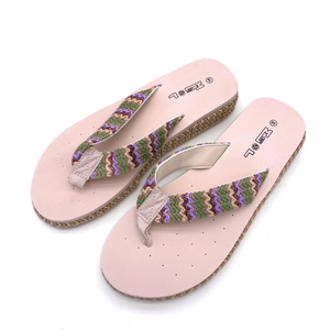 รองเท้าแตะแฟชั่นทรงเตารีดสีดำพร้อมสายรัดสีรุ้งสำหรับผู้หญิง - Product Image 5