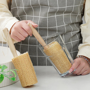 Fábrica al por mayor materia prima <span class=keywords><strong>de</strong></span> lufa natural con mango <span class=keywords><strong>de</strong></span> madera esponja <span class=keywords><strong>ducha</strong></span> cuerpo exfoliante depurador para plato taza herramienta <span class=keywords><strong>de</strong></span> cocina - Product Image 1