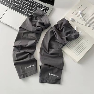 Manches de protection solaire en soie glacée pour femmes, réglables avec logo D, protection UV pour le cyclisme et la conduite, blanc cassé, gris clair, gris foncé - Product Image 2