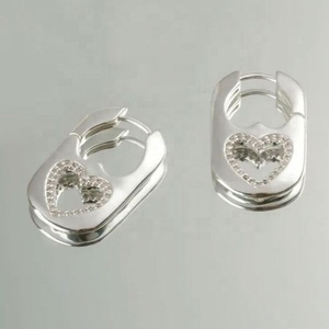 Boucles d'oreilles personnalisées en acier inoxydable poli miroir, style créoles faciles à enfiler, bijoux de mode, vente chaude - Product Image 6