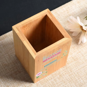 Mini Casa di Natale Esagonale in Legno Inciso per Decorazione Rustica a Più Livelli - Product Image 3