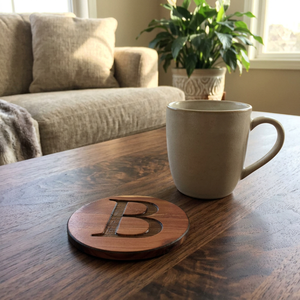 Sous-verre en bois personnalisé monogramme personnalisé avec initiale élégante et élégante pour la maison ou le bureau - Product Image 1